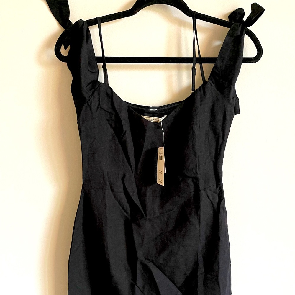 A&F Summer dress in black color linen material